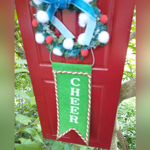 Christmas Cheer Wooden Door Shaped Sign - Picture 5 of 10